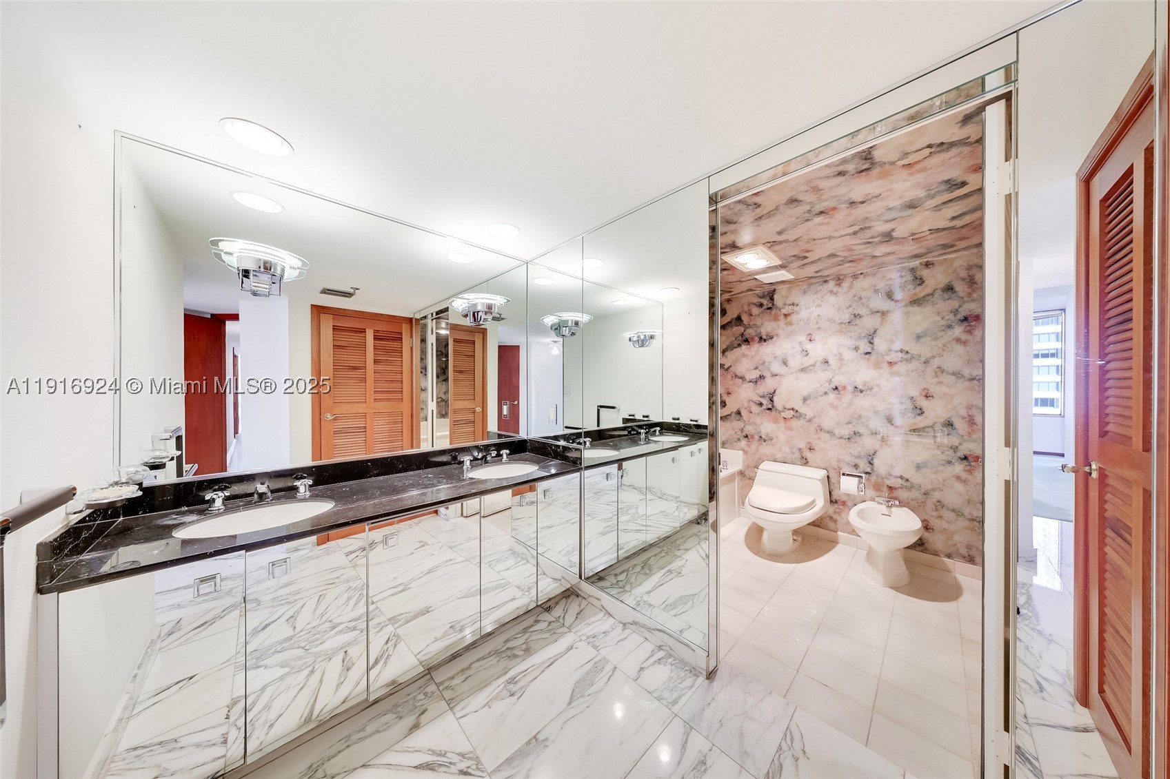 520 Brickell Key Dr A1104 Property Photo 18