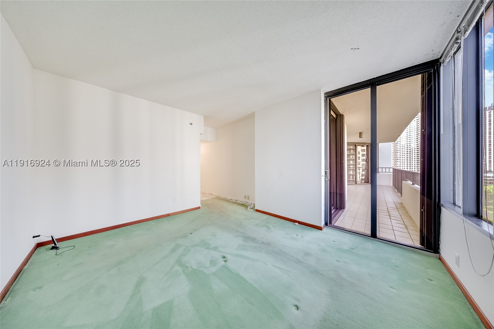 520 Brickell Key Dr A1104 Property Photo 21