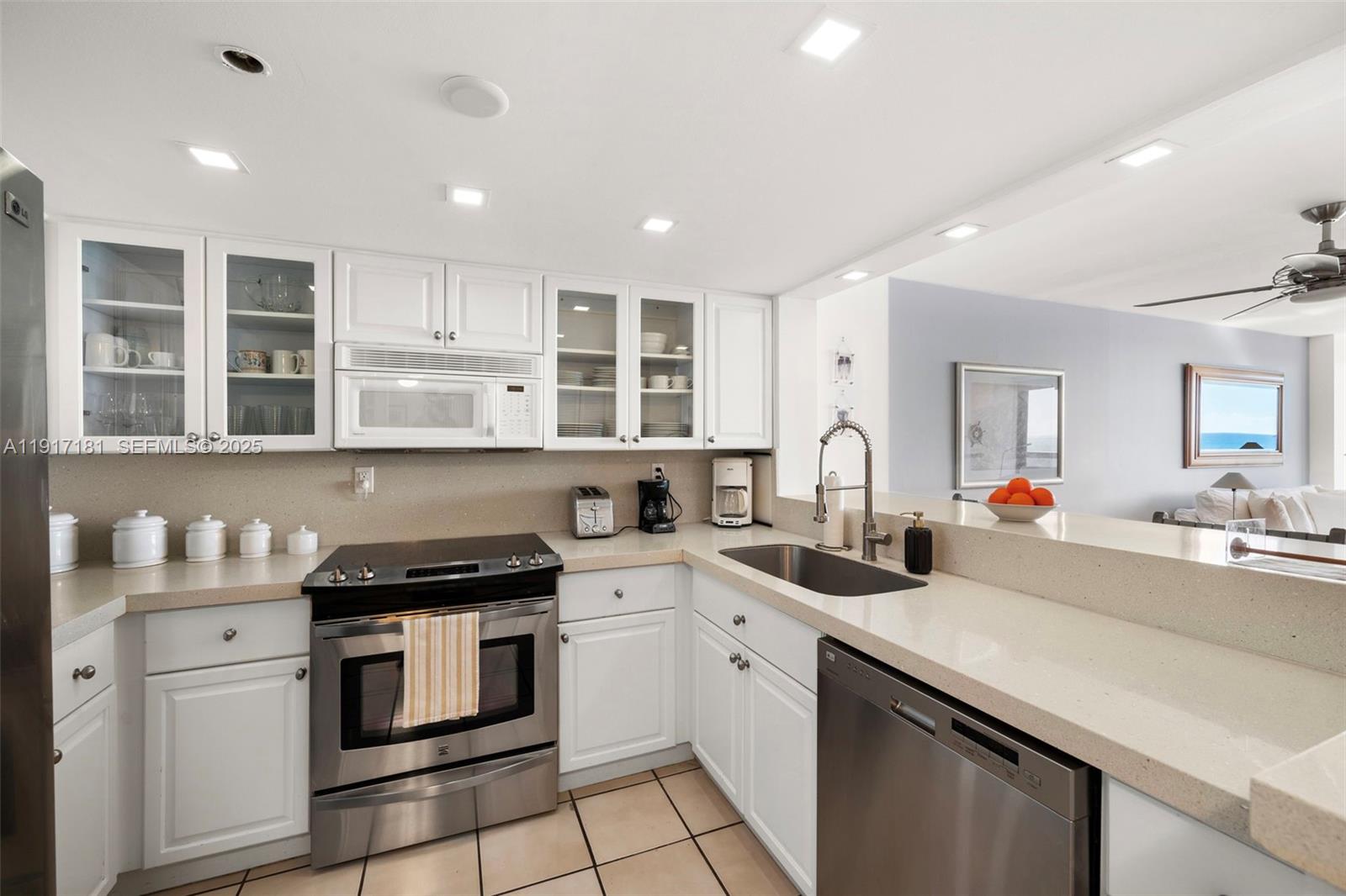2555 Collins Ave 805 Property Photo 8