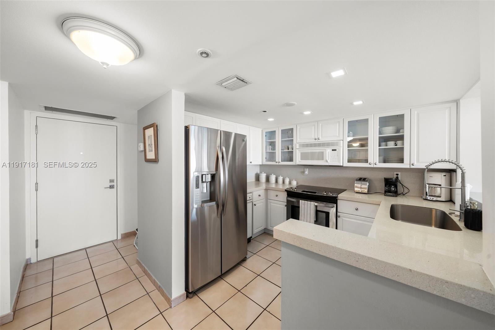 2555 Collins Ave 805 Property Photo 10