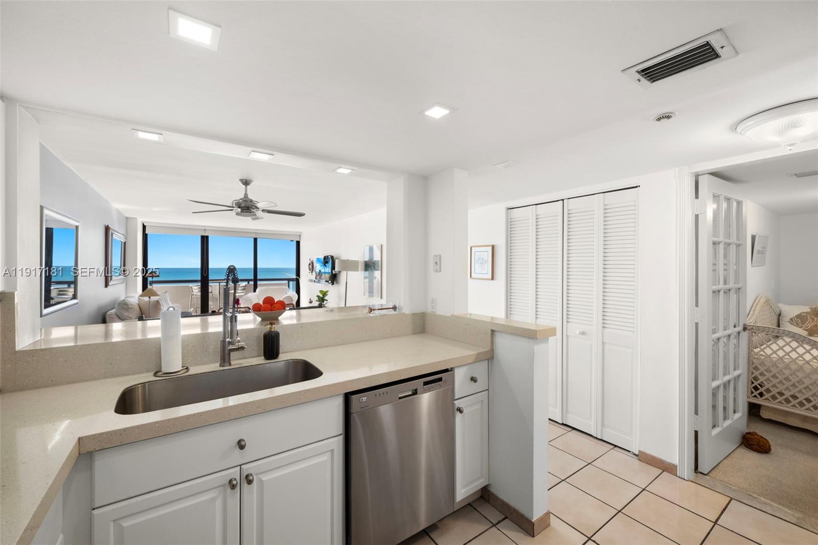 2555 Collins Ave 805 Property Photo 11