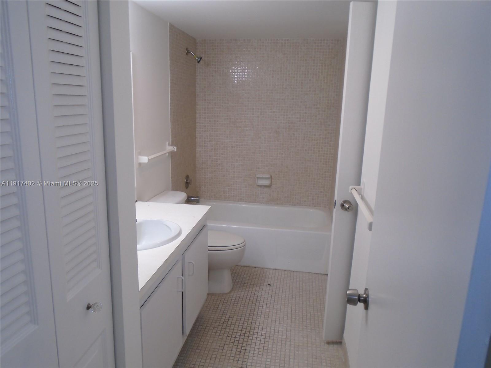4174 Inverrary Dr 1004 Property Photo 23