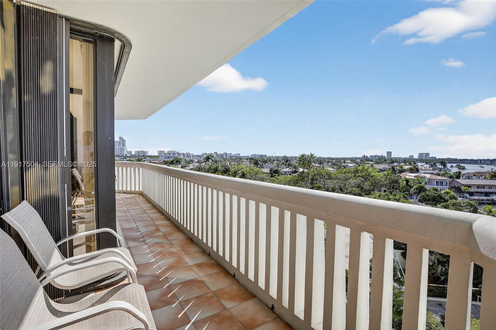 1000 Island Blvd 602 Property Photo 5