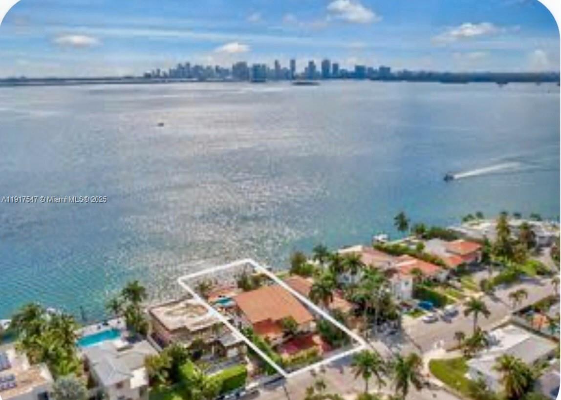 1500 S Treasure Dr Property Photo 1