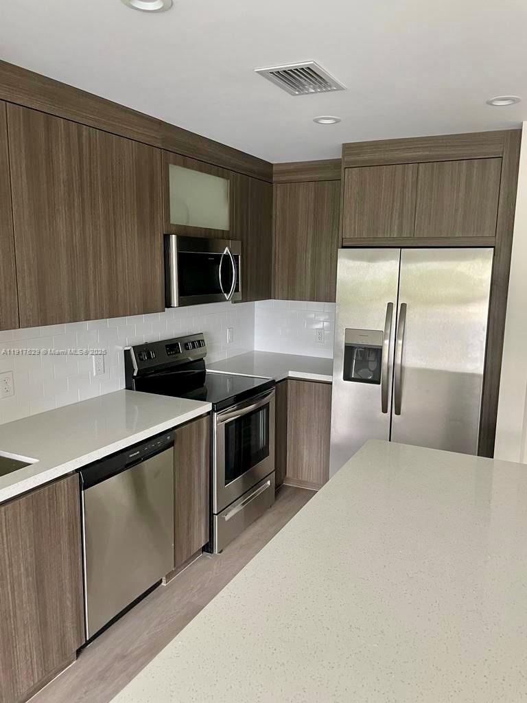 1938 Jackson St 403