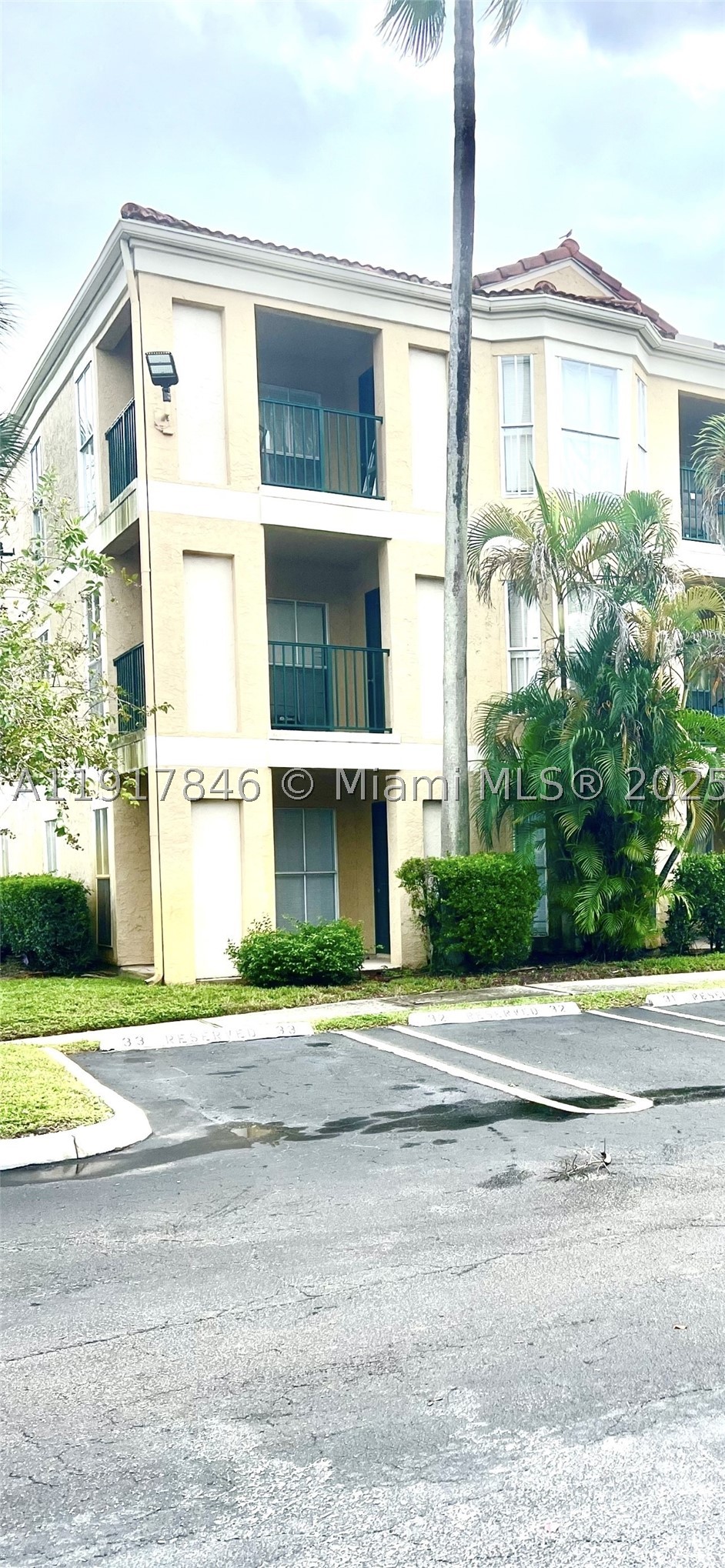 977 Riverside Dr 211