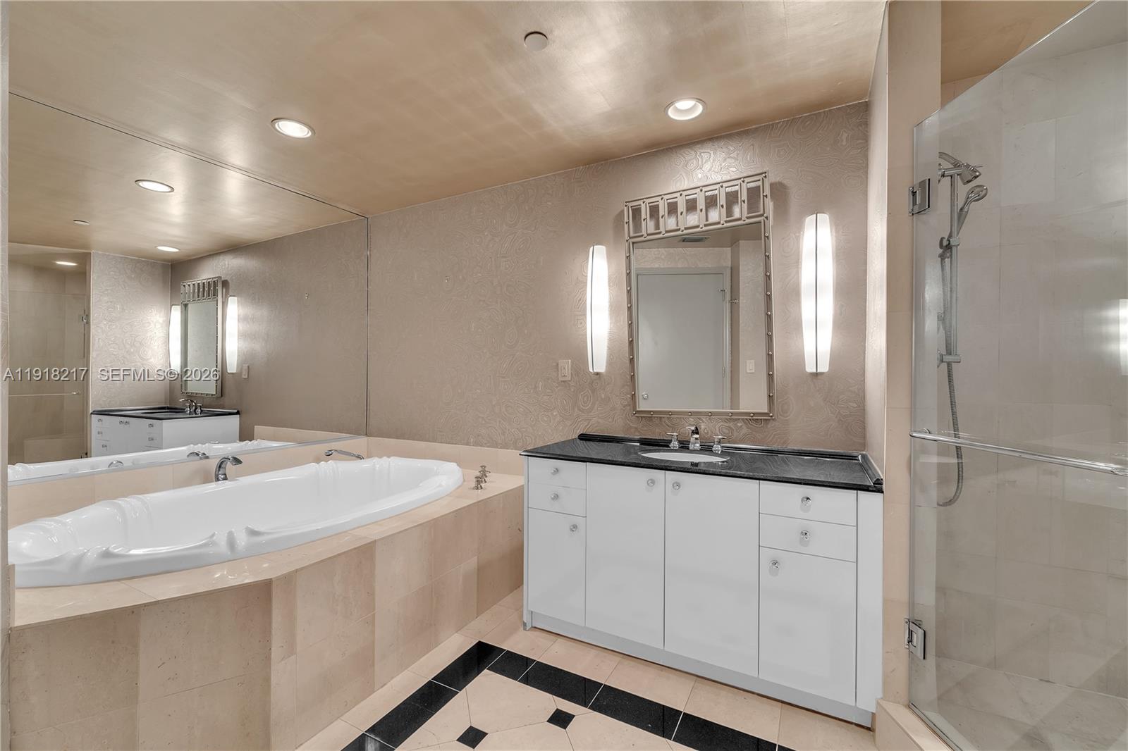 300 S Pointe Dr 906 Property Photo 15