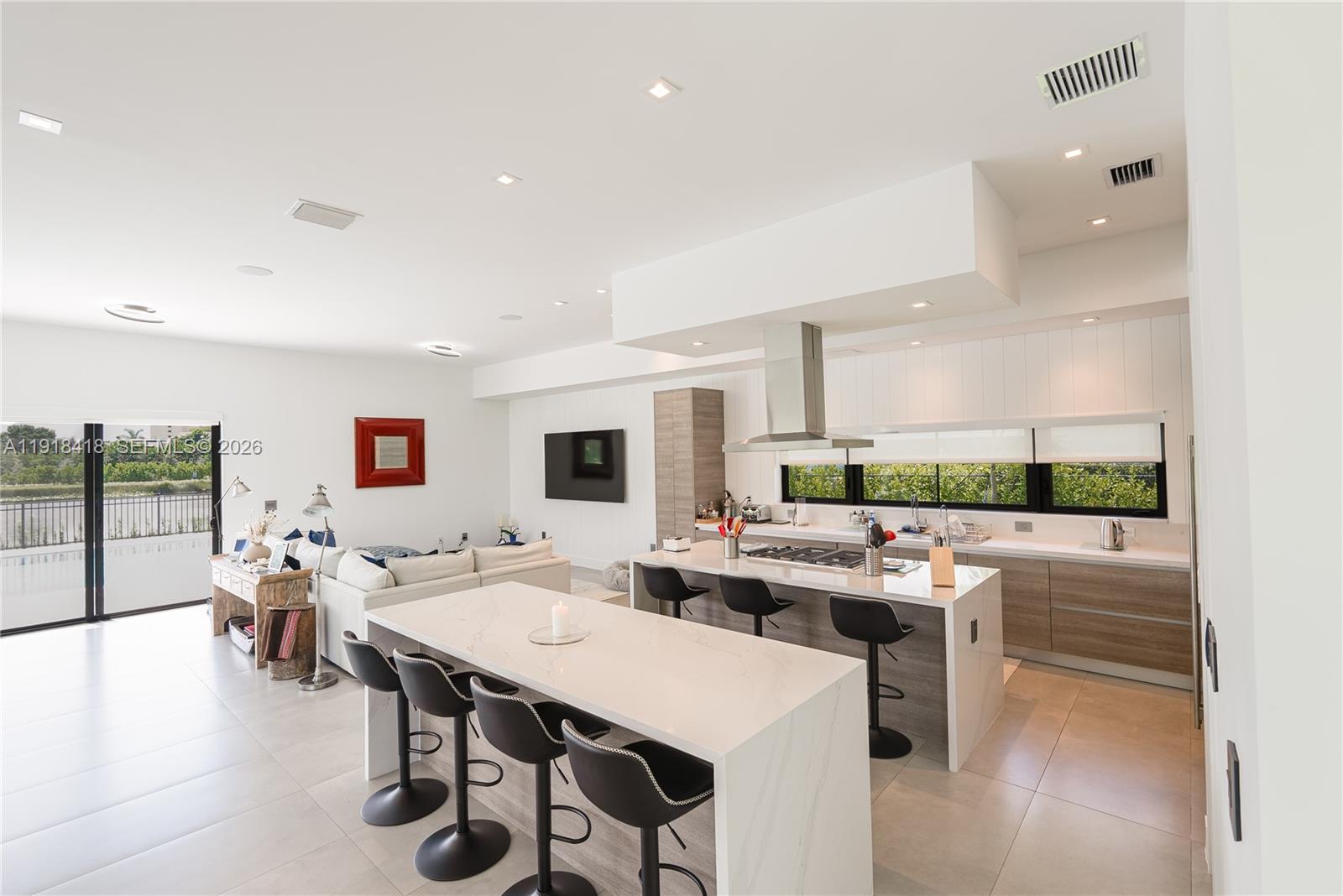 A11918418 Property Photo 6