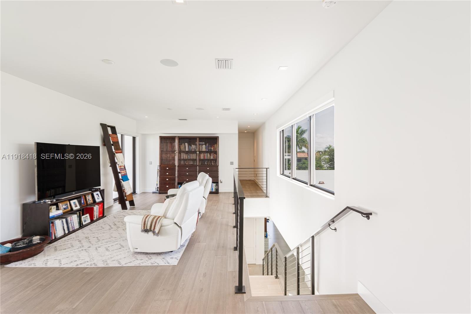 A11918418 Property Photo 22