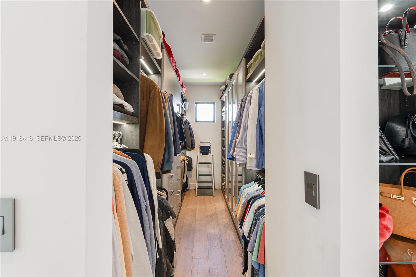 A11918418 Property Photo 26