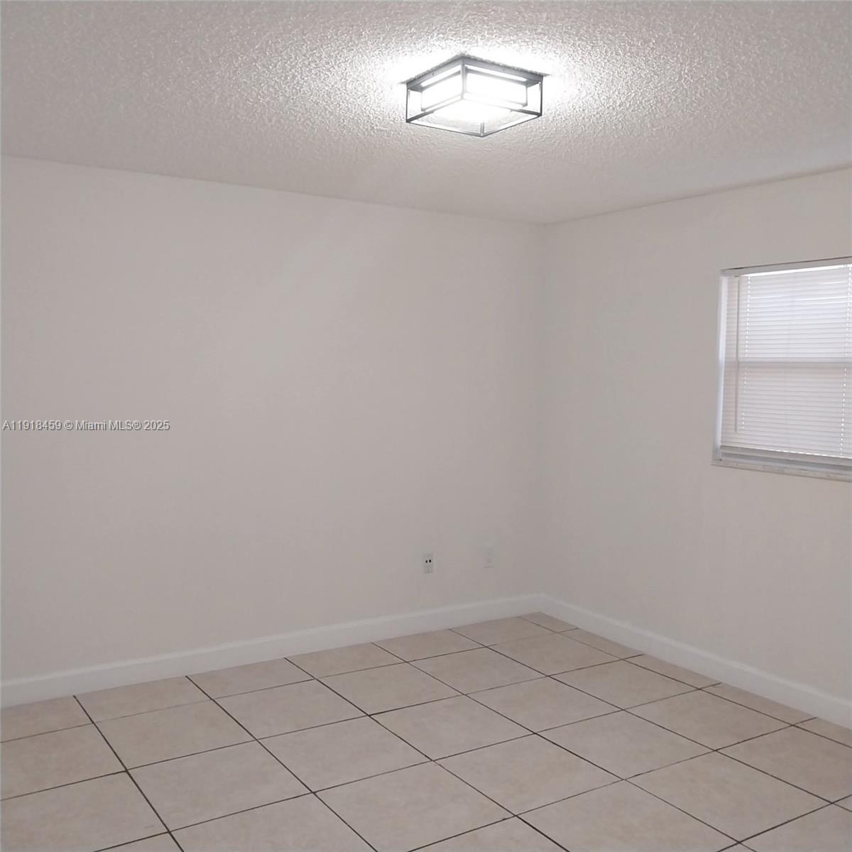 4111 Stirling Rd 102 Property Photo 8