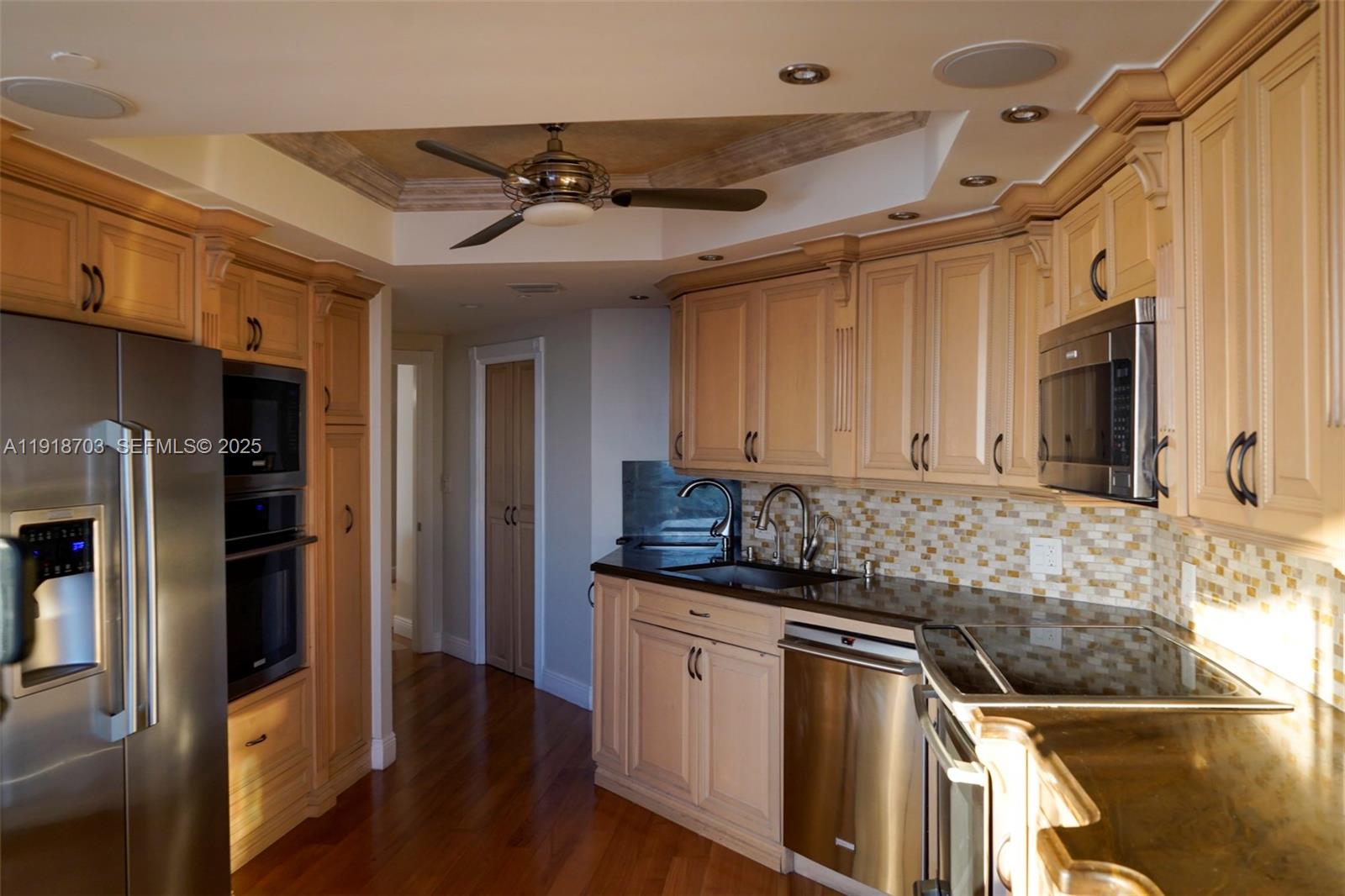 2000 Island Blvd 3004 Property Photo 43