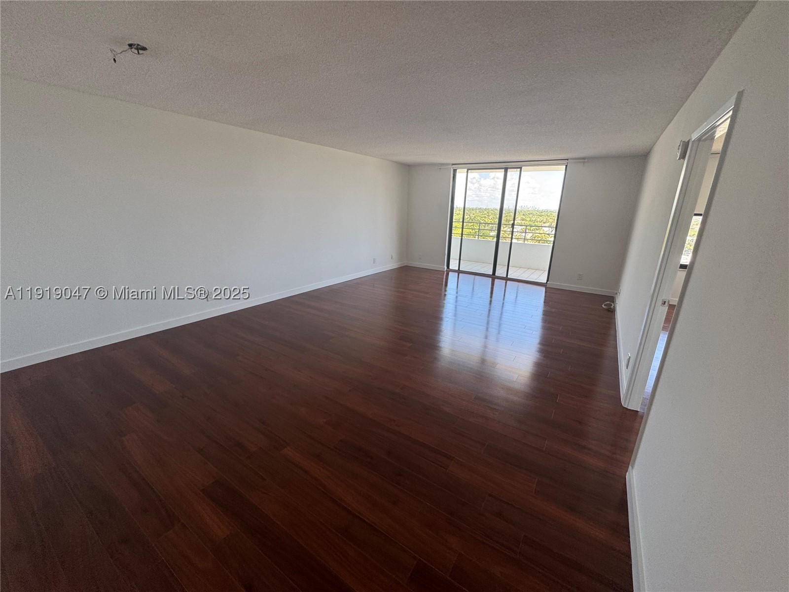 2500 Parkview Dr 1109 Property Photo 6