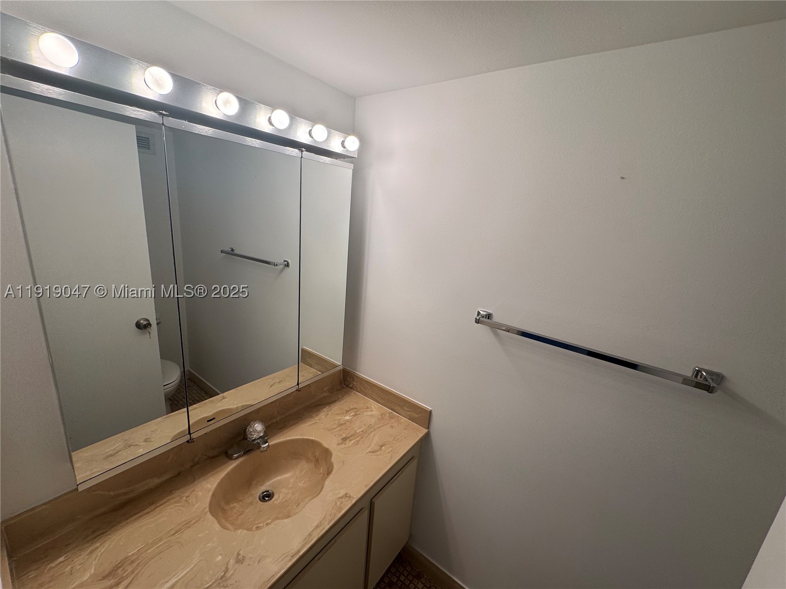 2500 Parkview Dr 1109 Property Photo 16