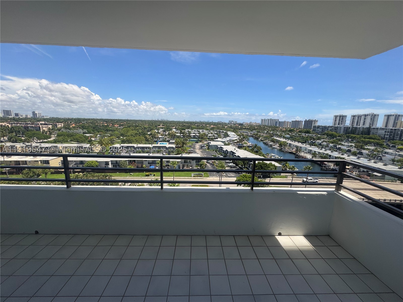 2500 Parkview Dr 1109 Property Photo 17