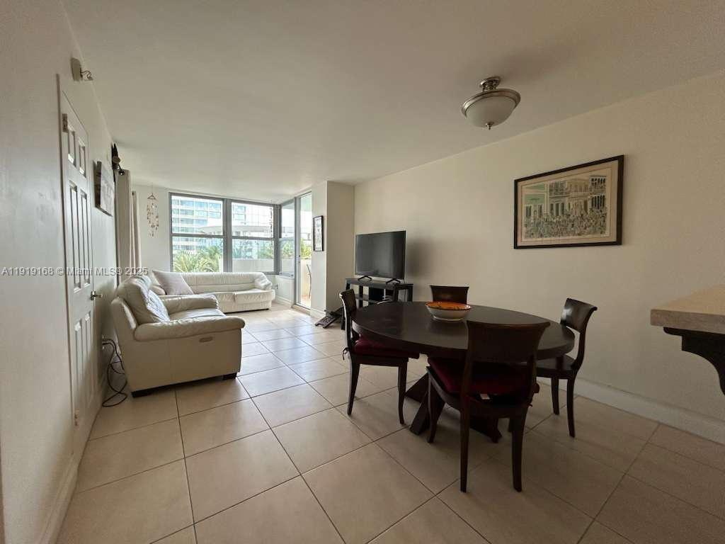 2899 Collins Ave 625 Property Photo 3