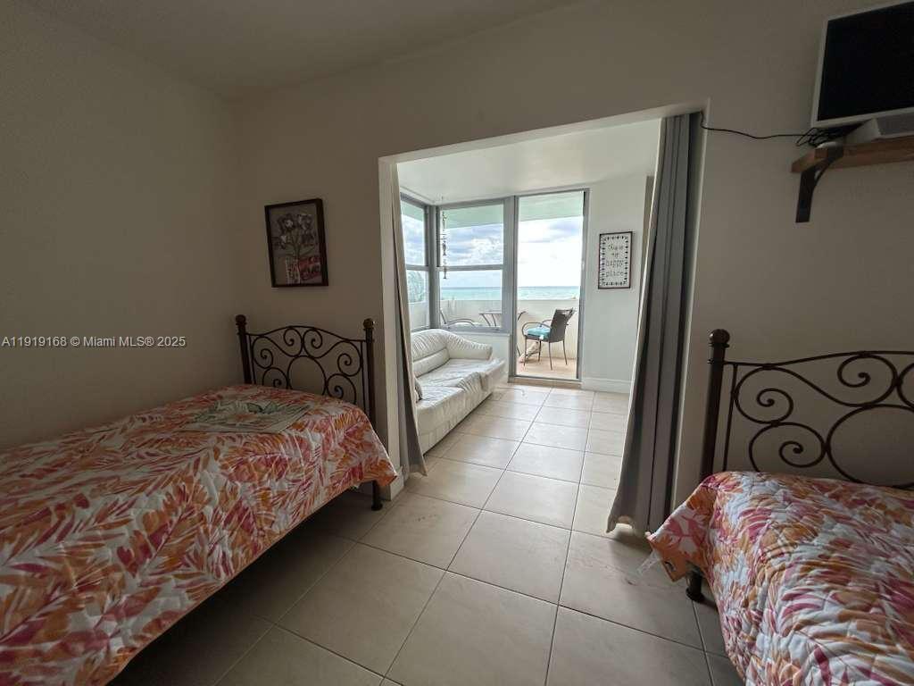 2899 Collins Ave 625 Property Photo 4