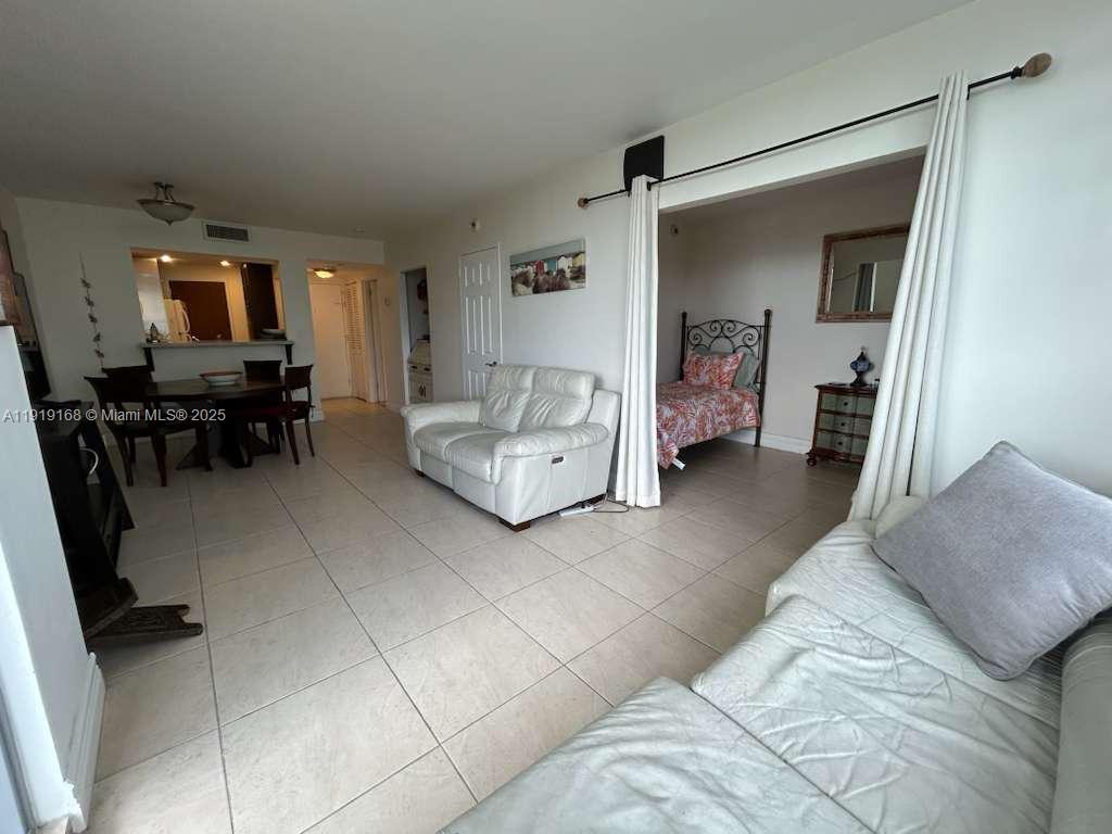 2899 Collins Ave 625 Property Photo 6