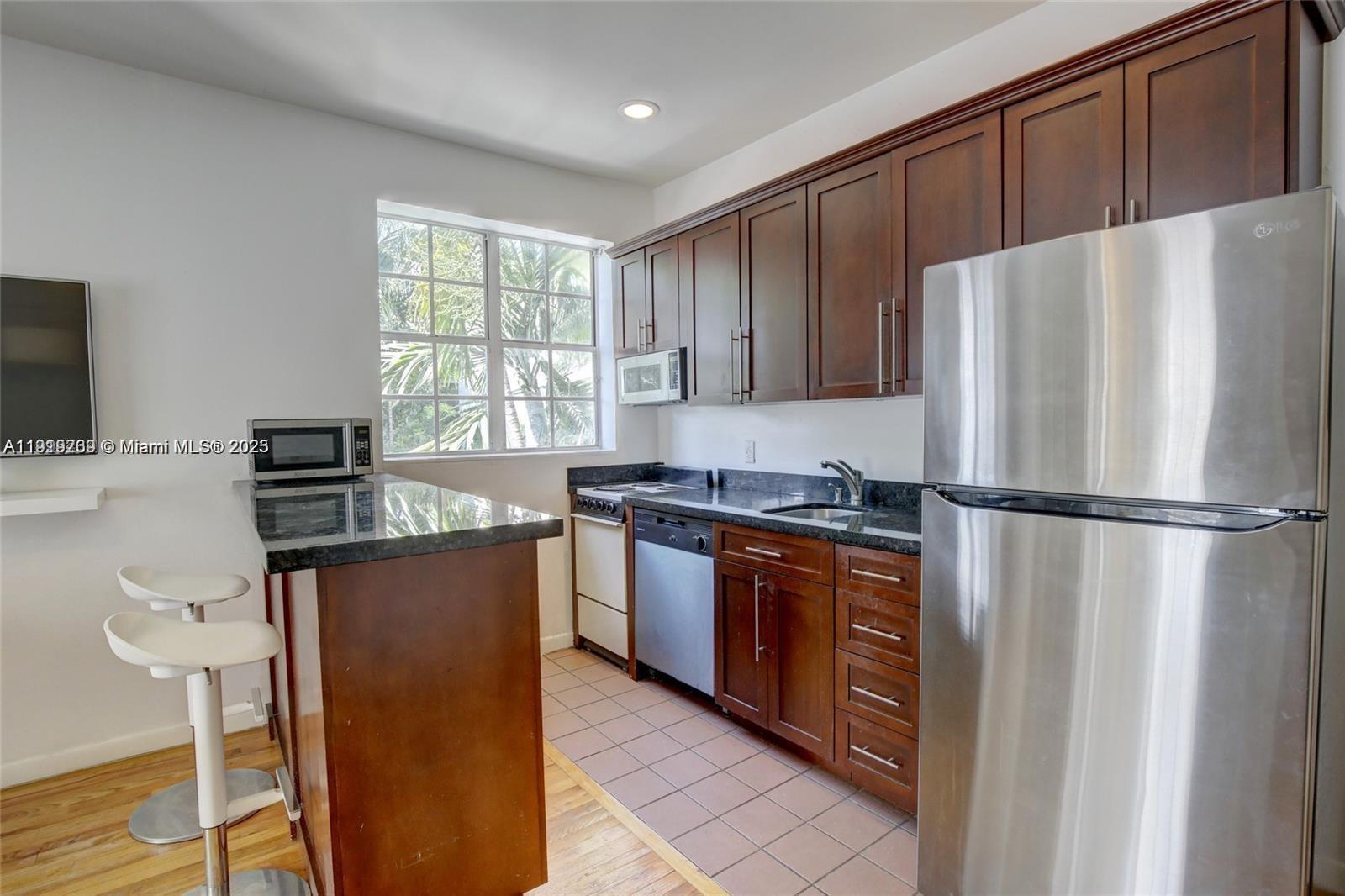 1127 Euclid Ave 206 Property Photo 5