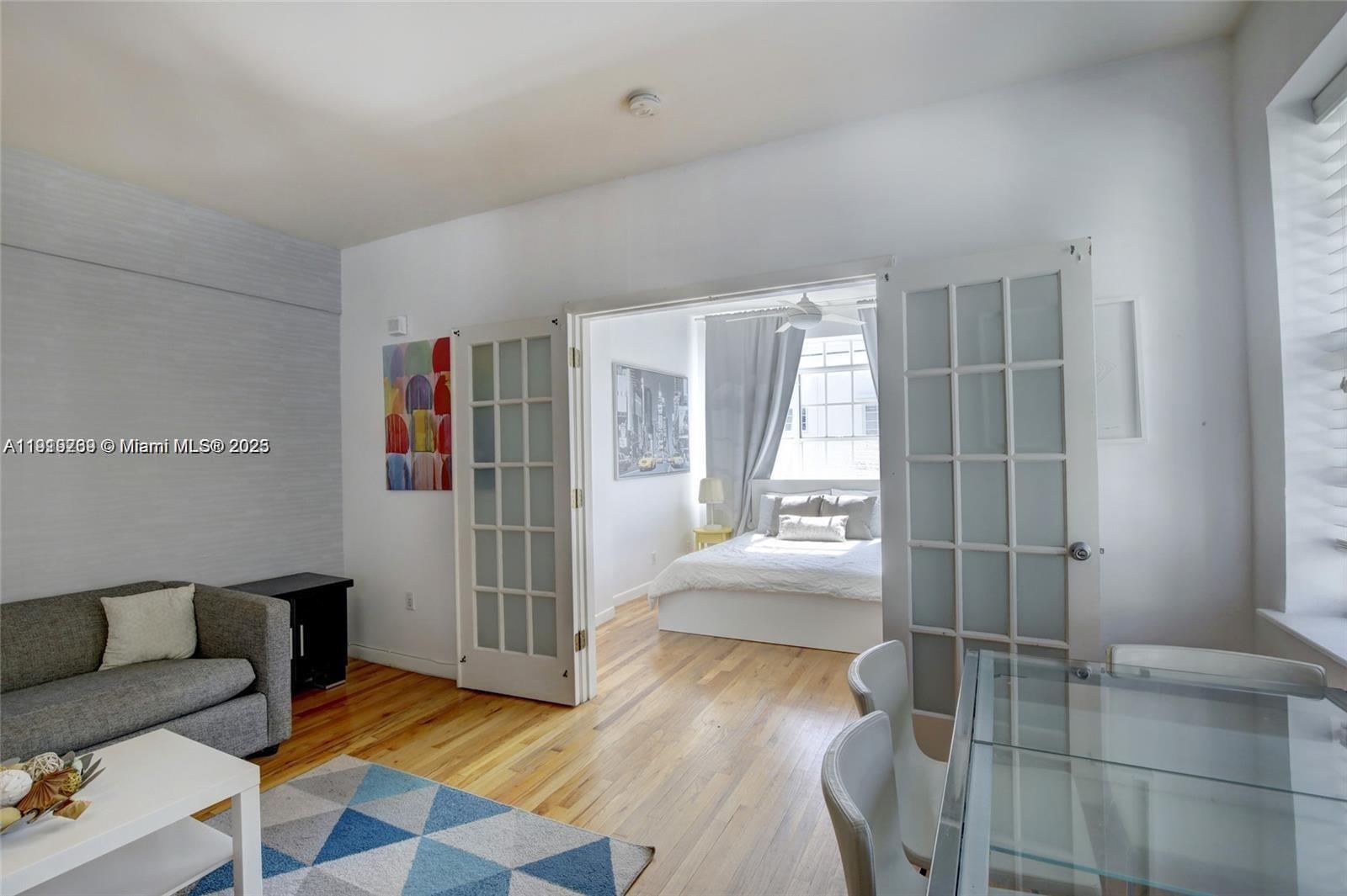 1127 Euclid Ave 206 Property Photo 8