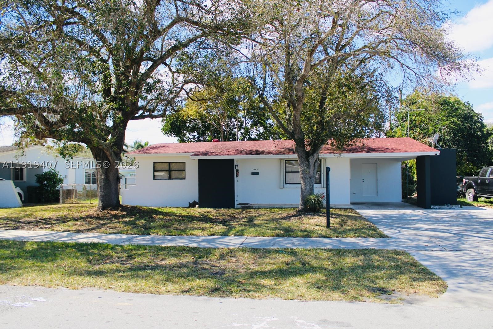 1562 NW 8th Ave Property Photo 1