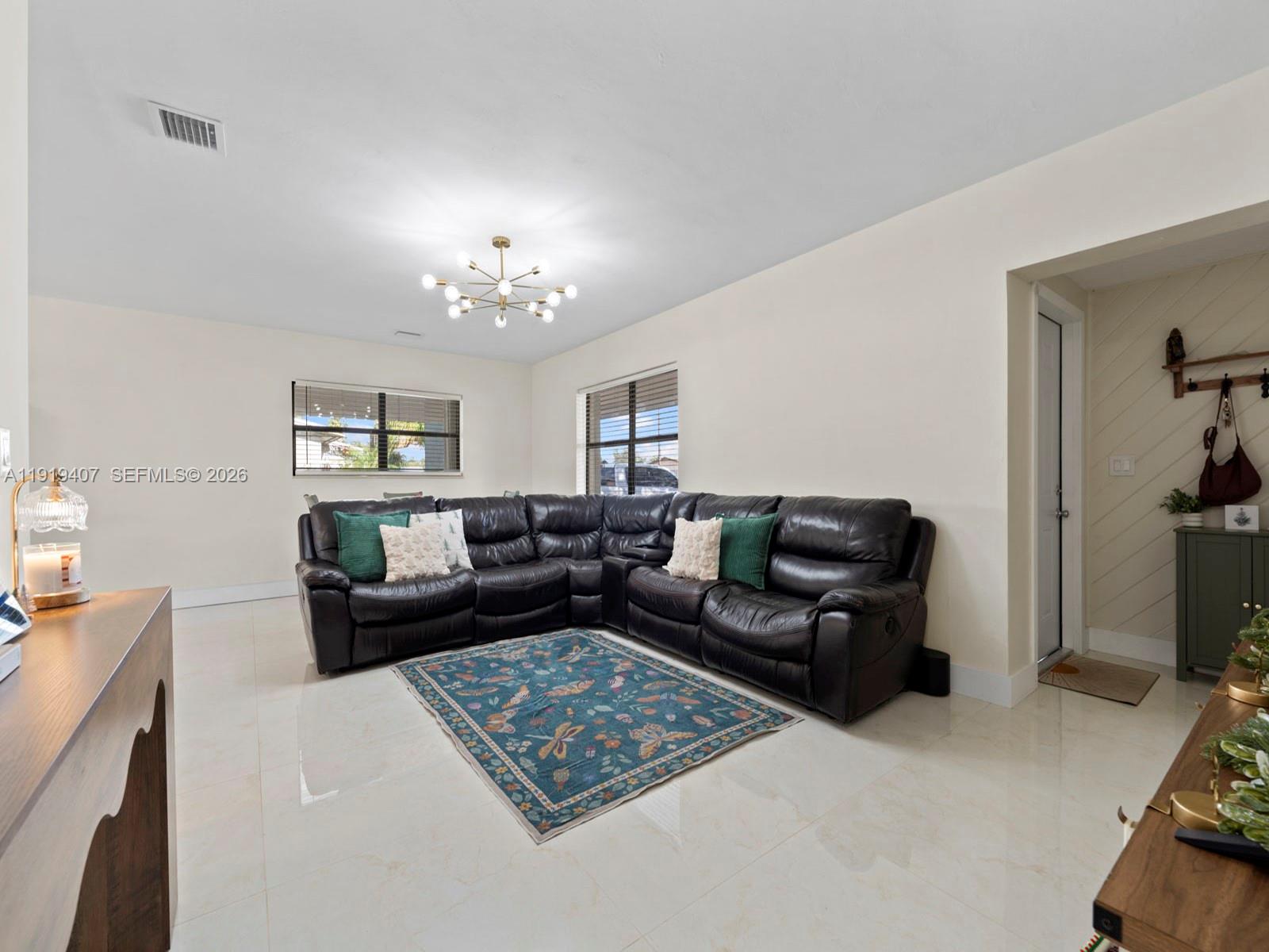 1562 Nw 8th Ave Property Photo 11
