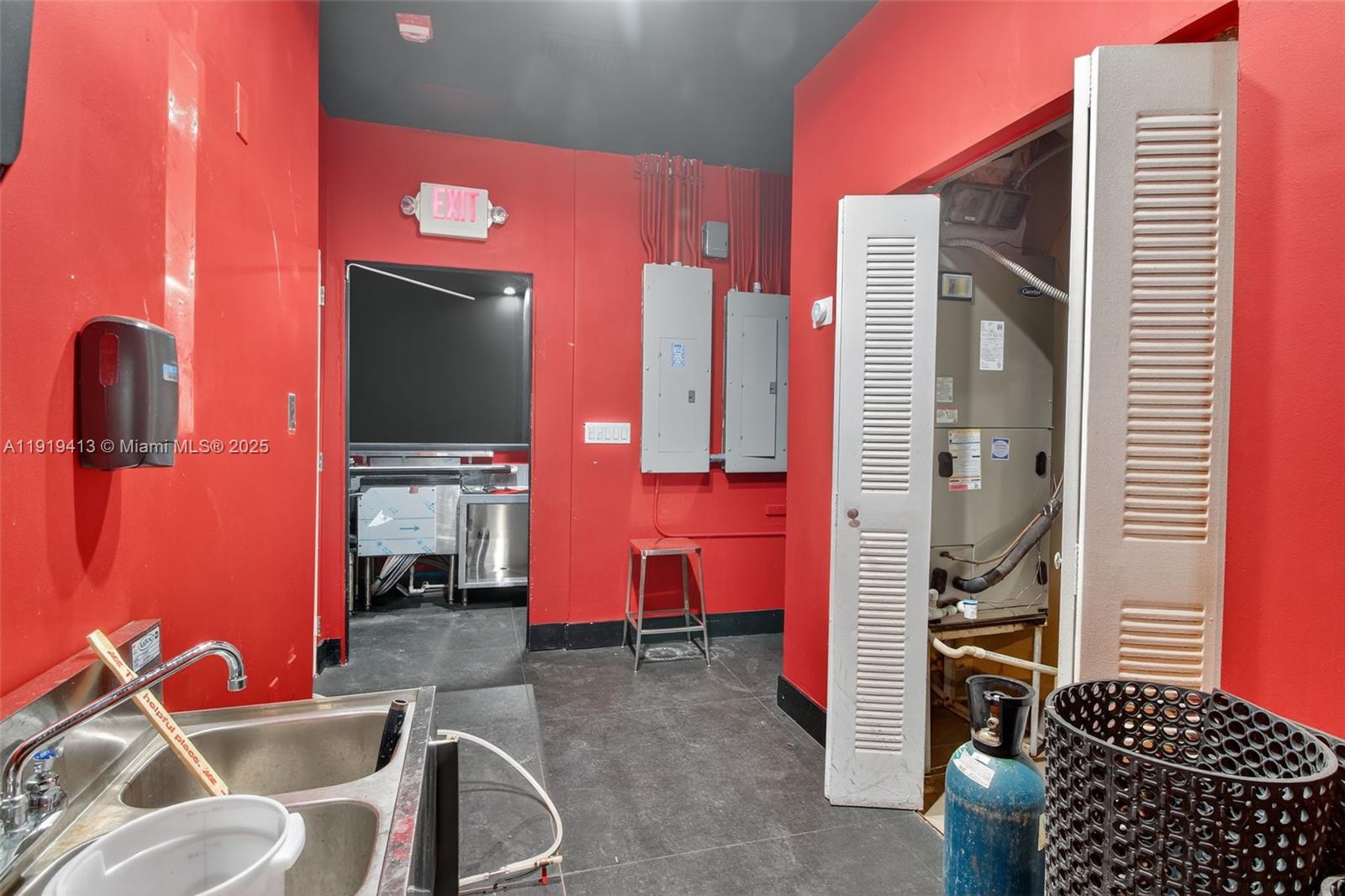 1218 Washington Ave Property Photo 12