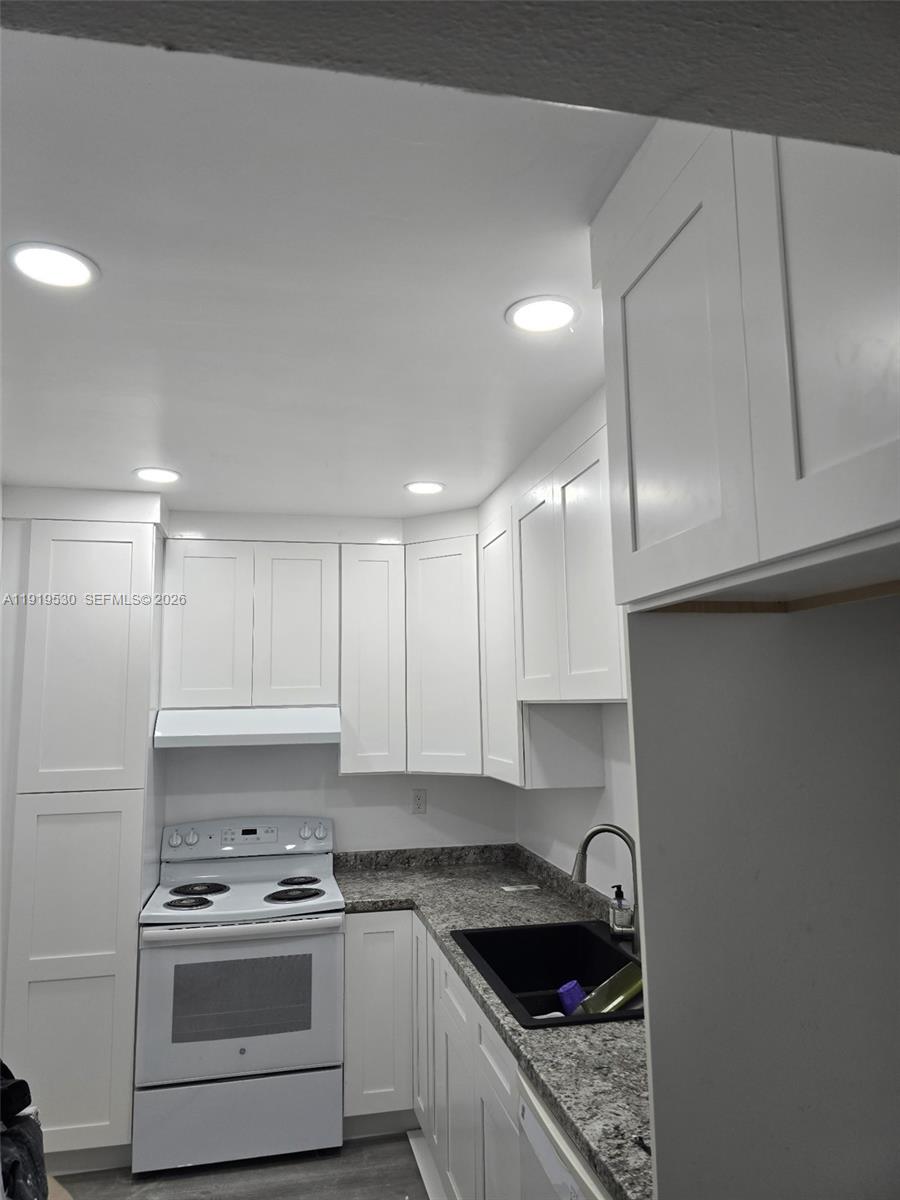9159 Sw 77th Ave 211 Property Photo 3
