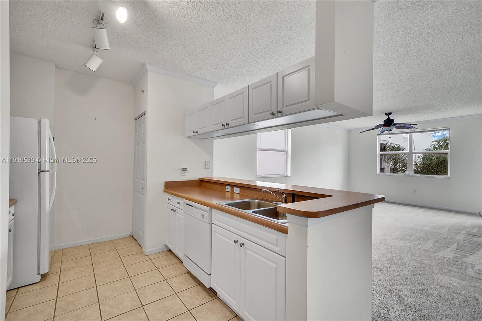 17125 N Bay Rd 3612 Property Photo 5