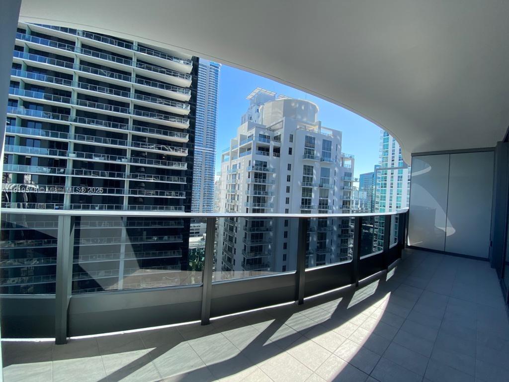 1000 Brickell Plz 3207 Property Photo 1