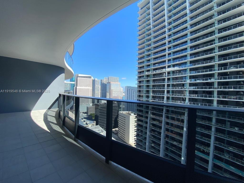 1000 Brickell Plz 3207 Property Photo 2
