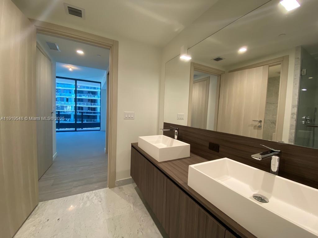 1000 Brickell Plz 3207 Property Photo 20