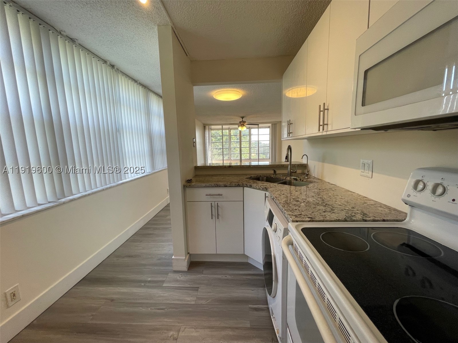 9471 Evergreen Pl 401 Property Photo 16