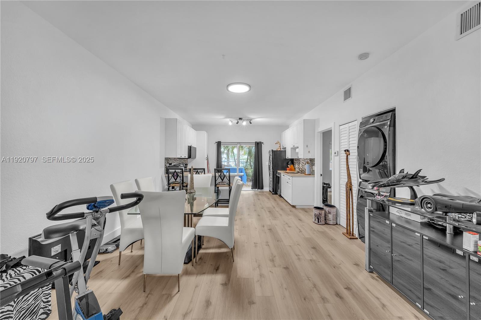 4950 Washington St 1 Property Photo 6