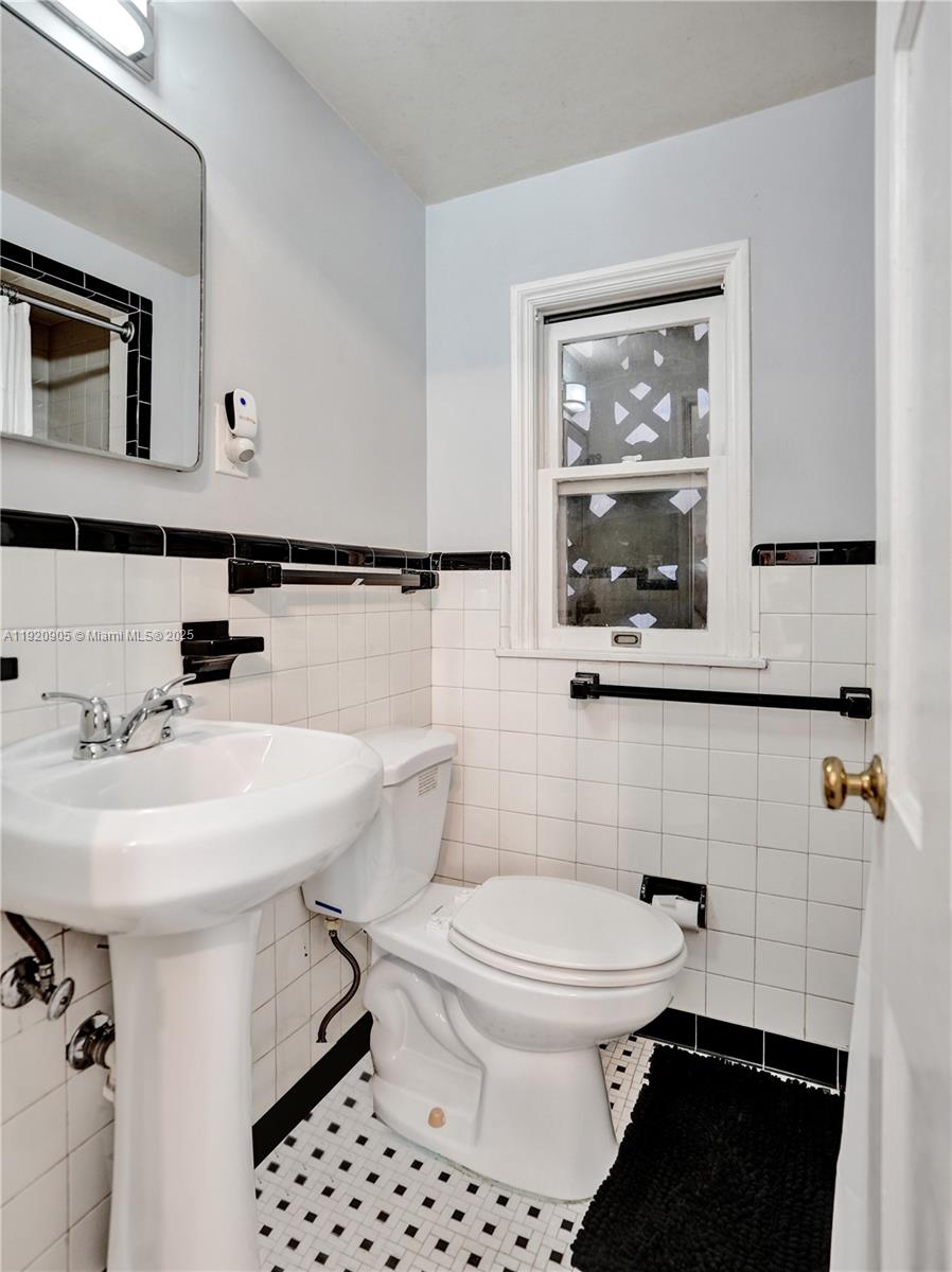 940 Hollywood Blvd Property Photo 22
