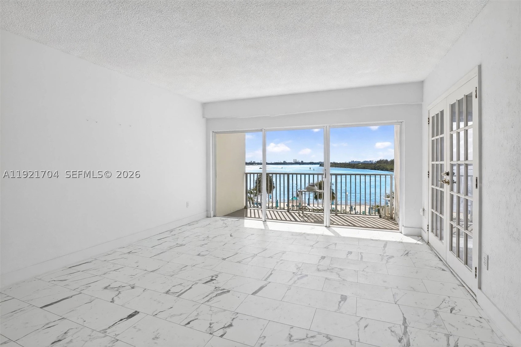 300 Bayview Dr 308 Property Photo 1