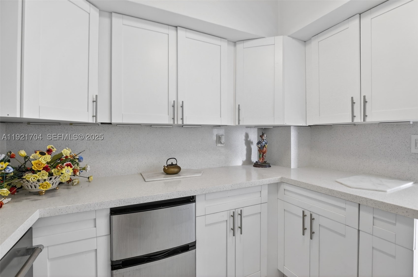 300 Bayview Dr 308 Property Photo 12
