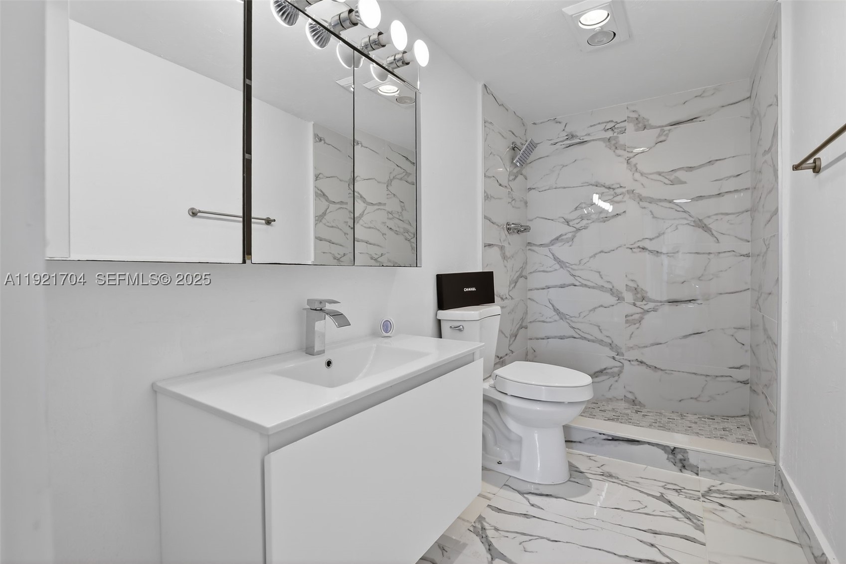 300 Bayview Dr 308 Property Photo 46