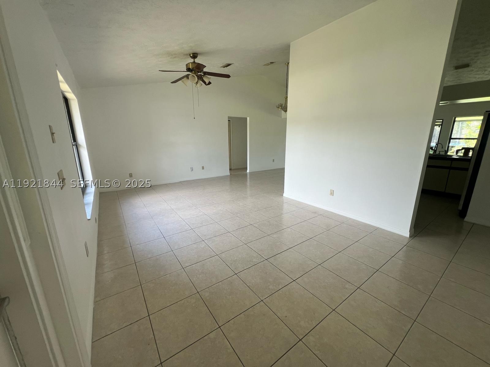 2410 Se Renick Ave Property Photo 3