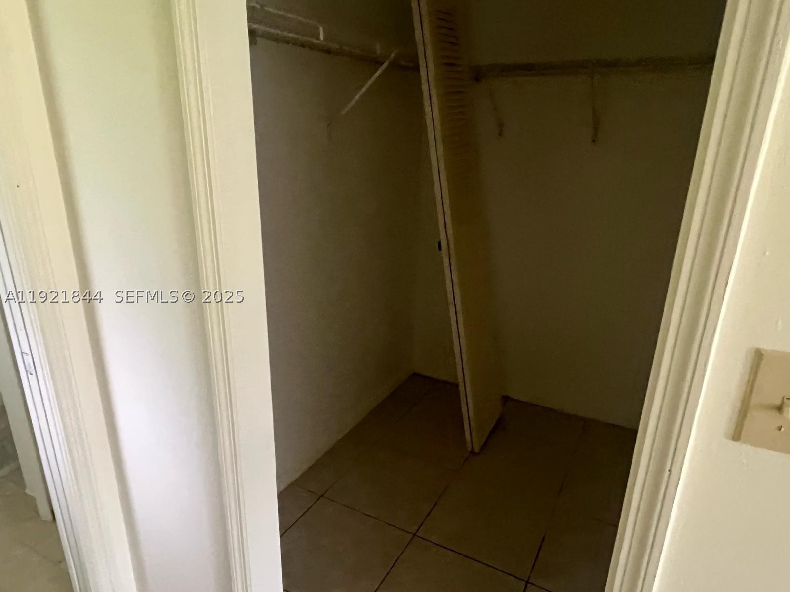 2410 Se Renick Ave Property Photo 4