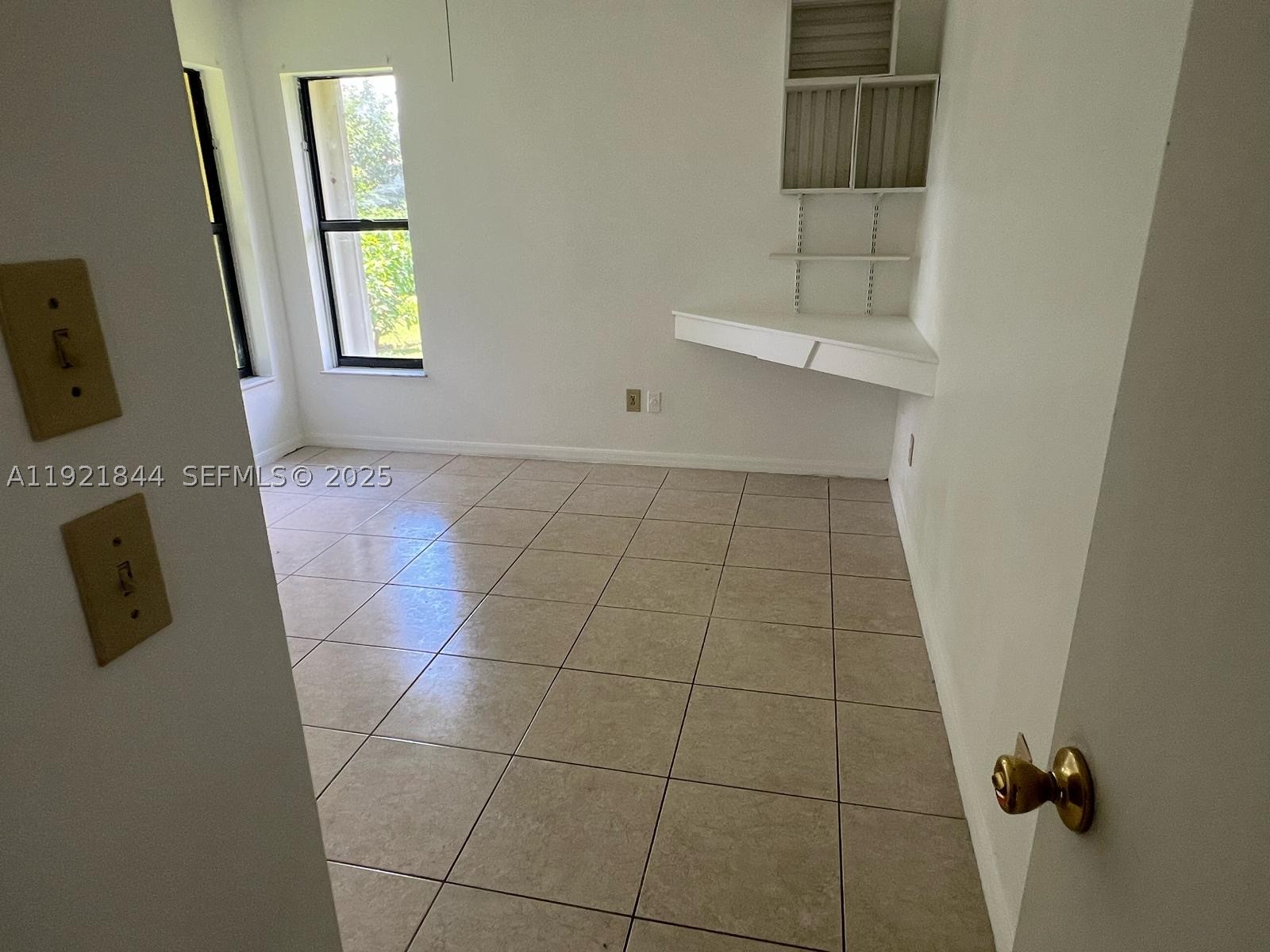 2410 Se Renick Ave Property Photo 8