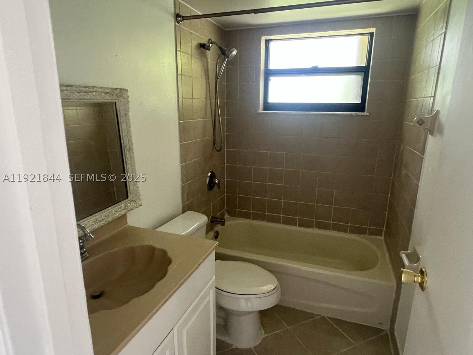 2410 Se Renick Ave Property Photo 9
