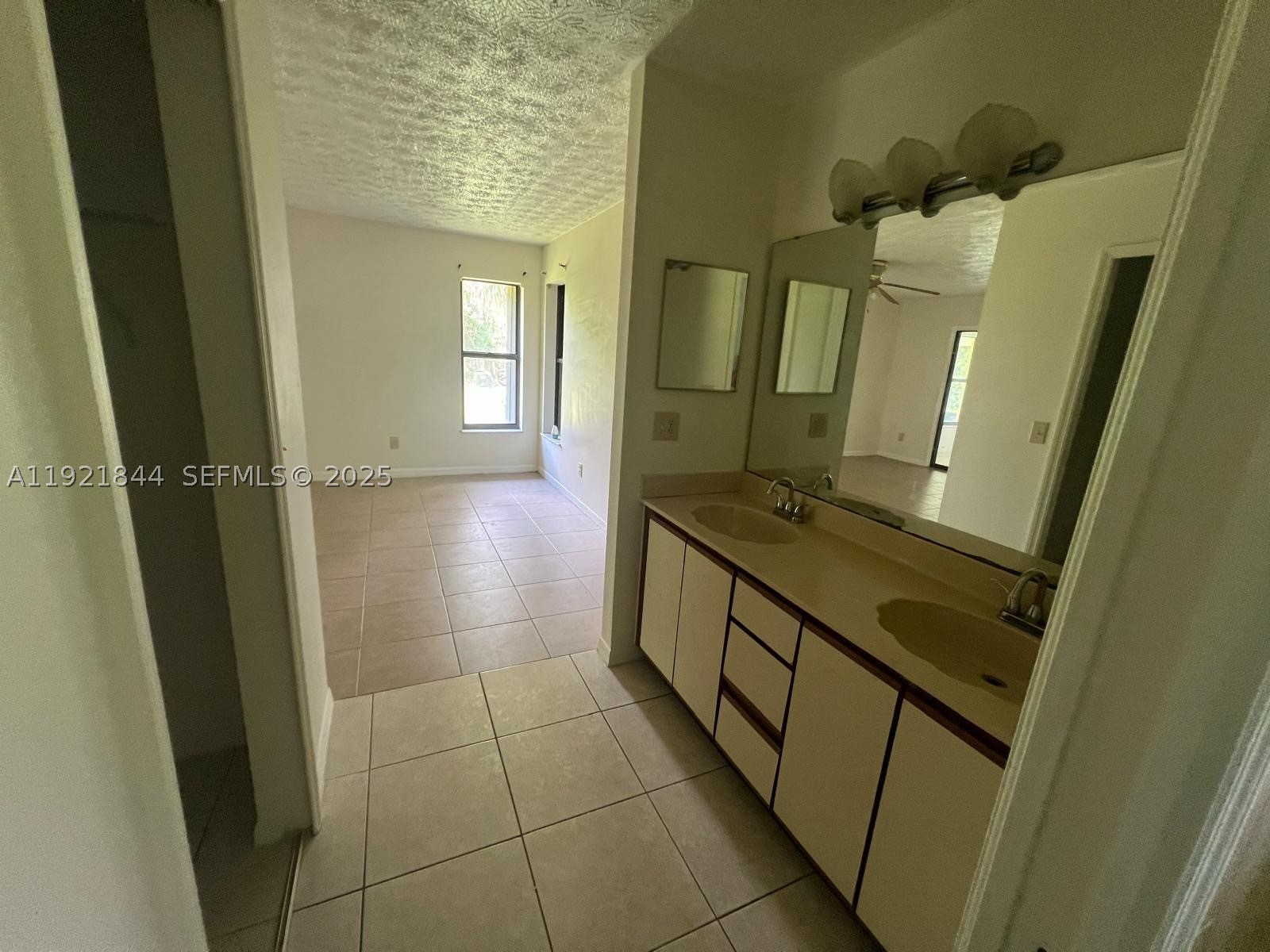 2410 Se Renick Ave Property Photo 11