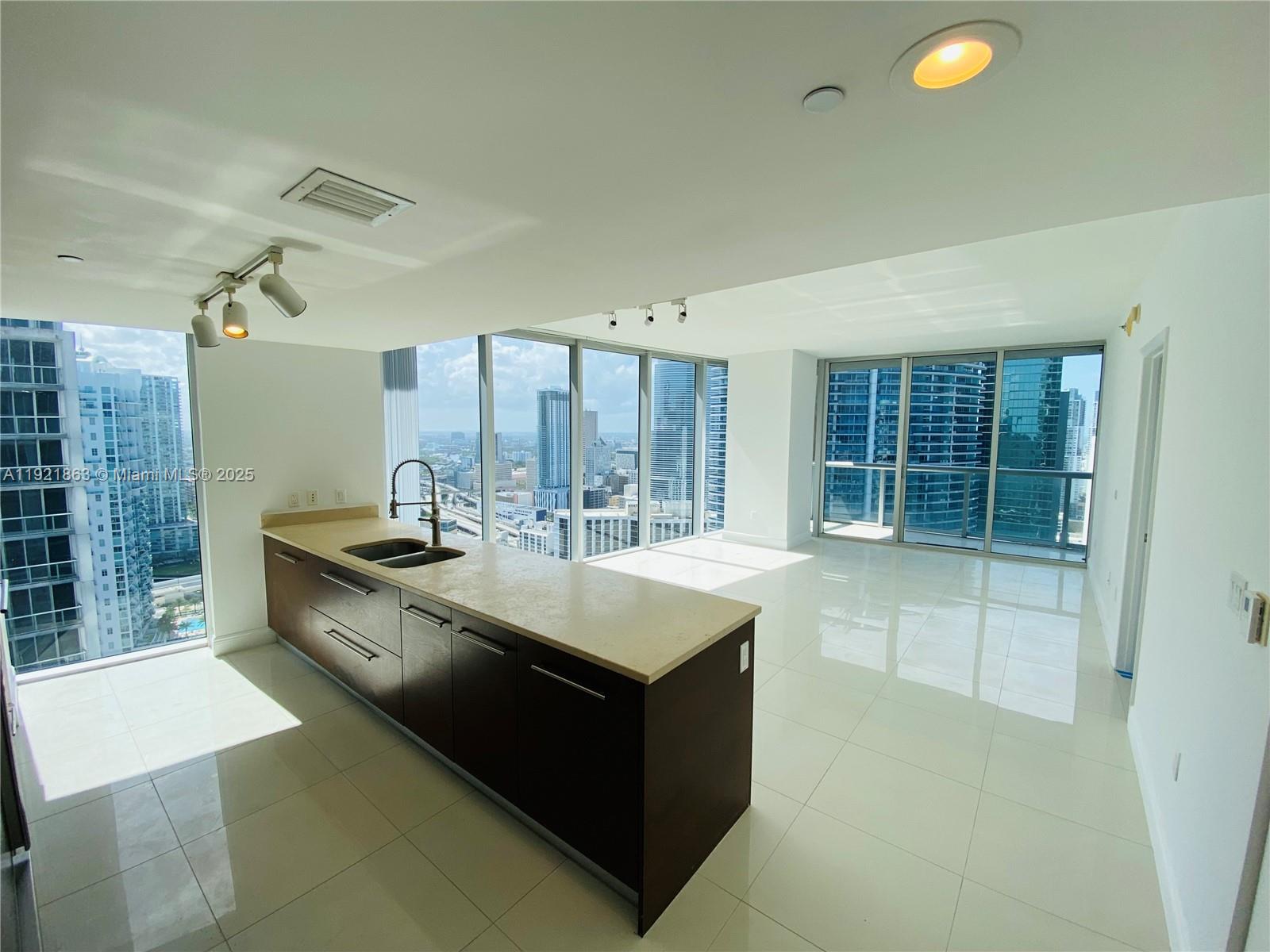 475 Brickell Ave 3715 Property Photo 3