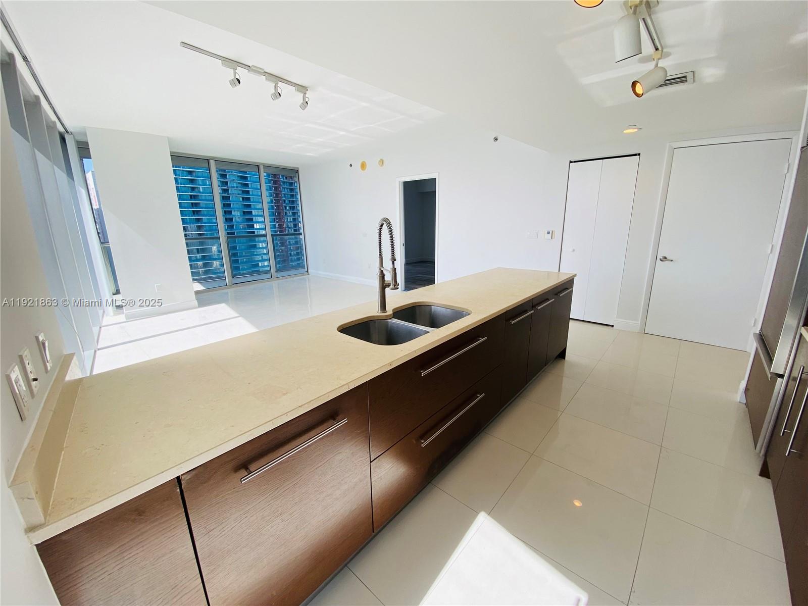 475 Brickell Ave 3715 Property Photo 4
