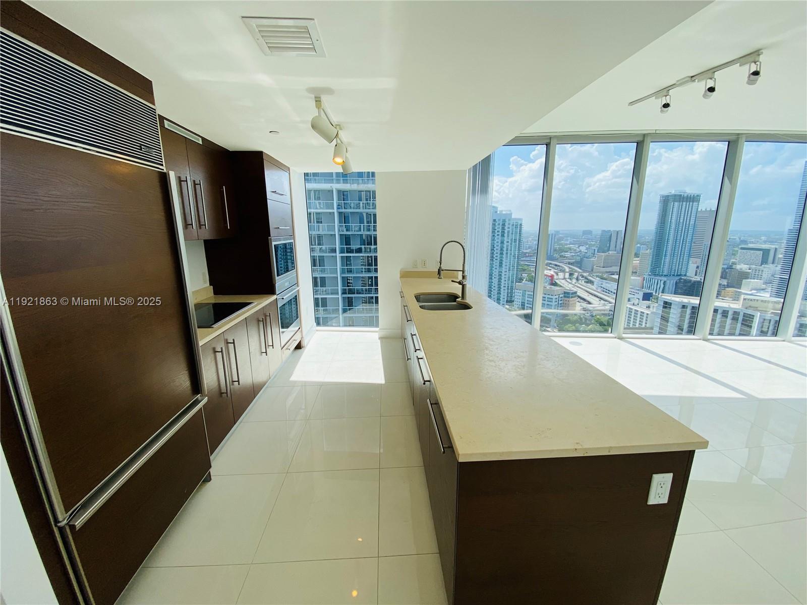 475 Brickell Ave 3715 Property Photo 5