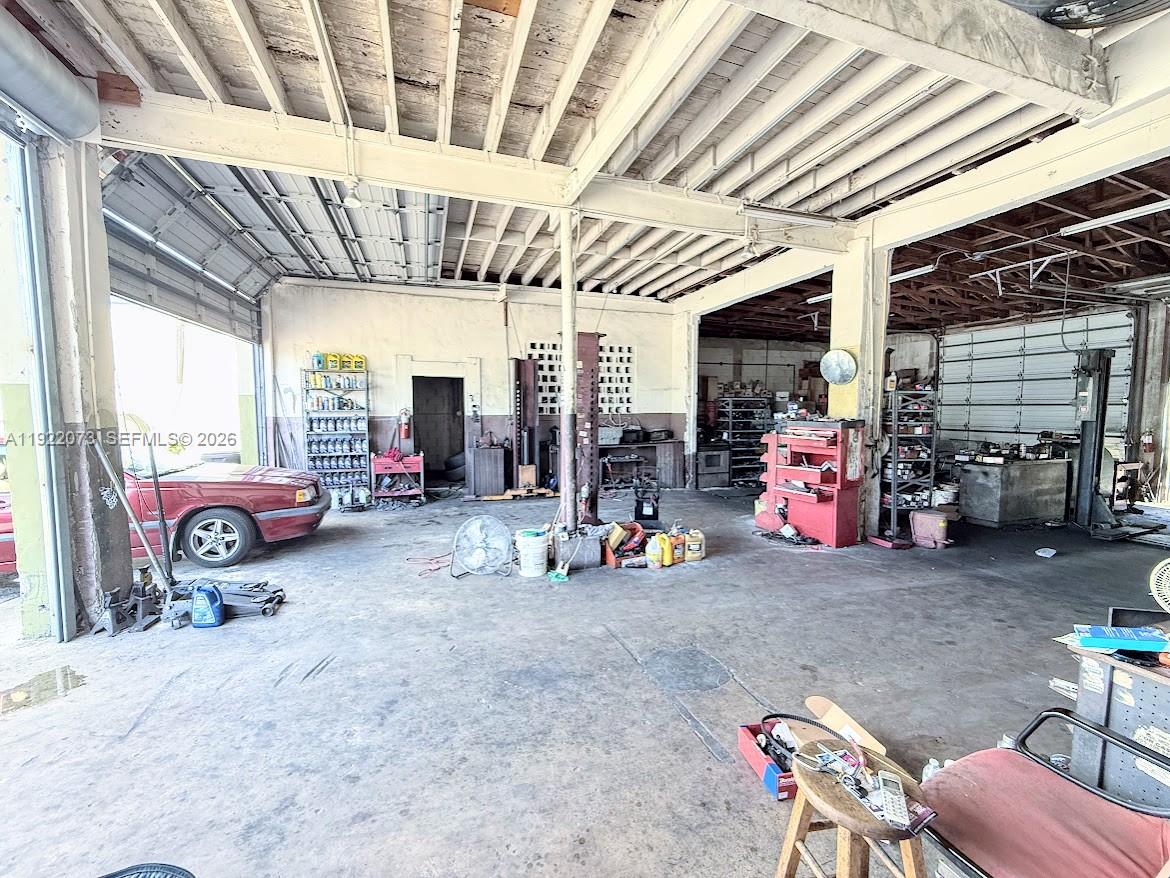 11851 W Dixie Hwy Property Photo 15