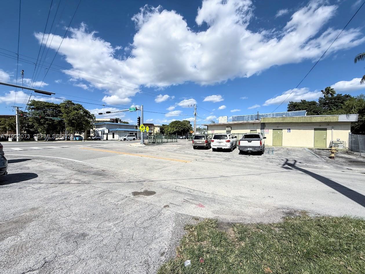 11851 W Dixie Hwy Property Photo 17