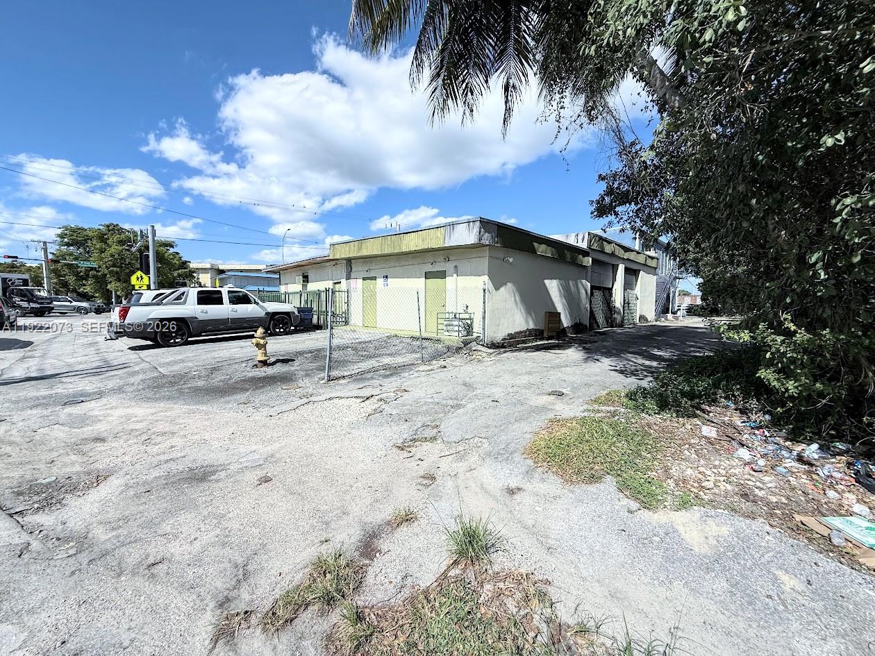 11851 W Dixie Hwy Property Photo 18