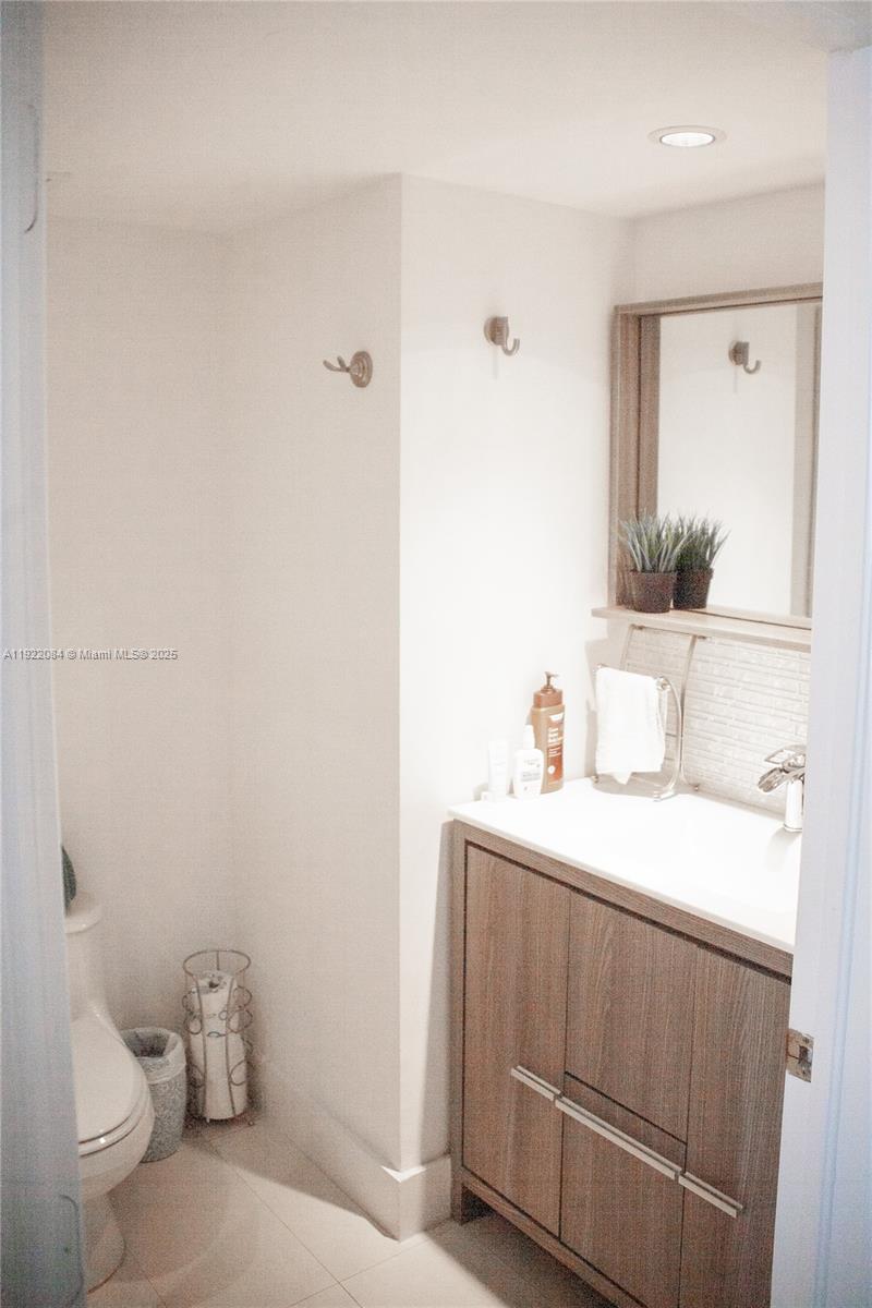 6301 Collins Ave 807 Property Photo 16